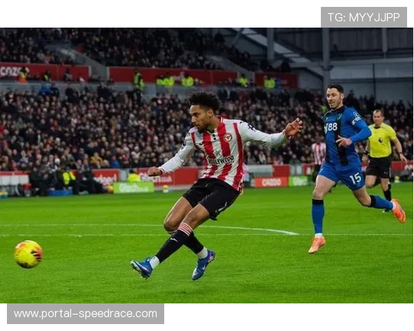 布伦特福德边锋沙德-少林后蹬踹-犯规,直接被红牌罚下 布伦特福德边锋沙德-少林后蹬踹-犯规,直接被红牌罚下